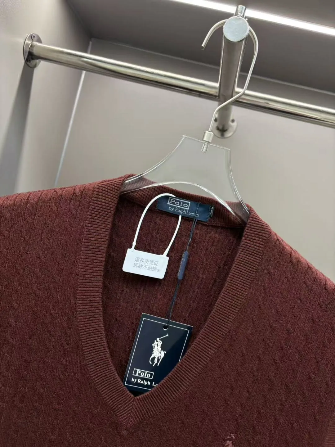 🅿️300 POLO Ralph Lauren's new embroidered wool vest. Original fabric. Official same style. Made of customized natural medium-thick imported wool gauze, very comfortable and smooth to the touch. Very wide and stylish. Produced by a first-line brand factory. Woven by imported machines. It is very soft and skin-friendly to wear. It will not deform after long-term wear. The latest autumn and winter style. Fashionable and personalized. Super versatile and good-looking. Very suitable for both men and women. A must-have style. Color: black, sapphire blue, gray Maroon Size: M-4XL